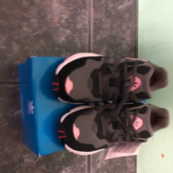 adidas yung light pink